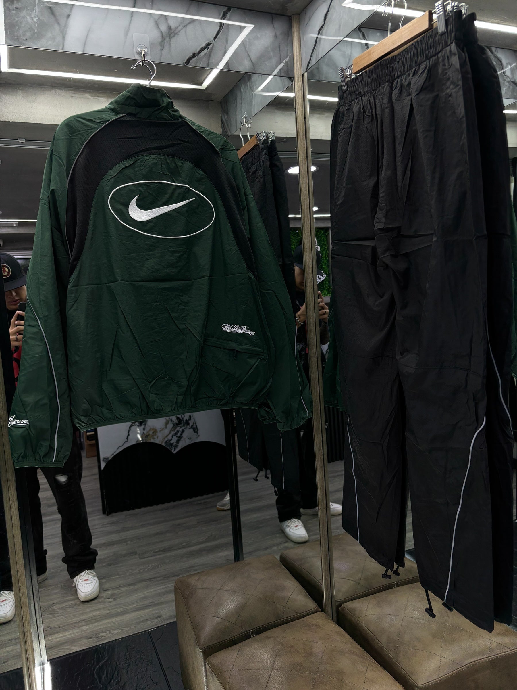 Sudadera Nike/Supreme