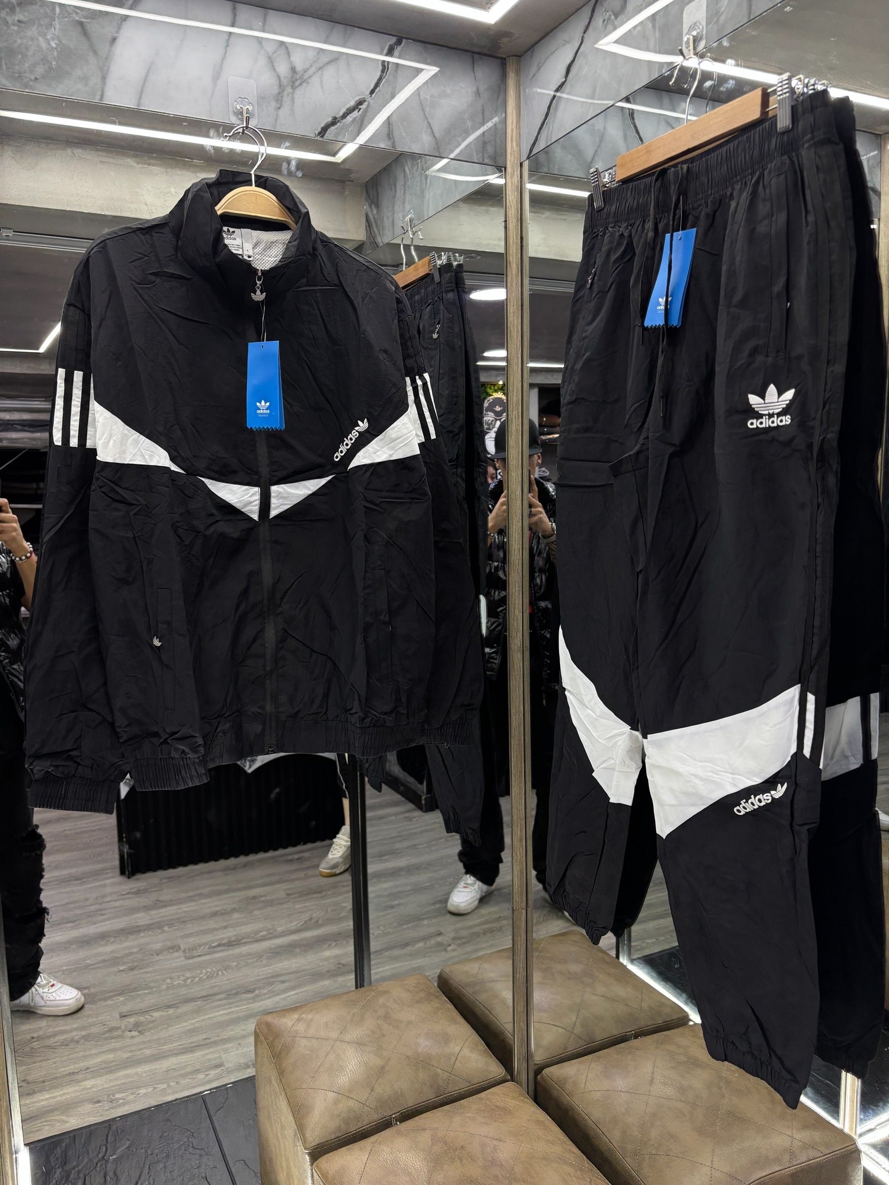Sudadera Adidas/Impermeable