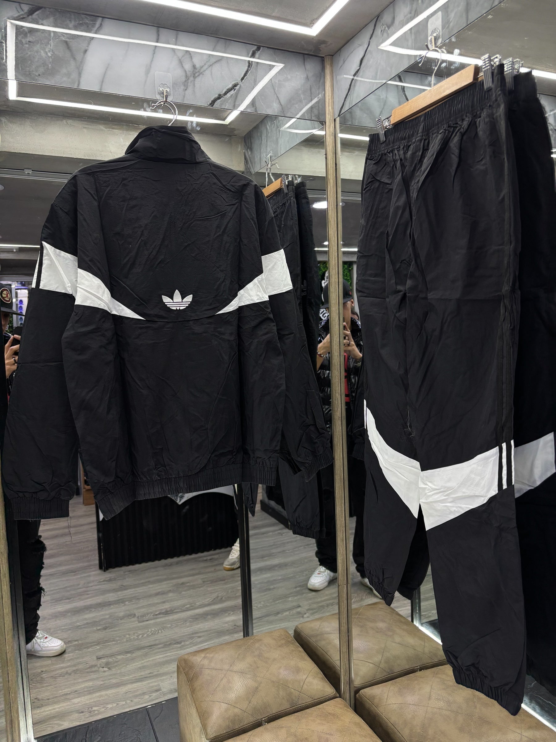Sudadera Adidas/Impermeable